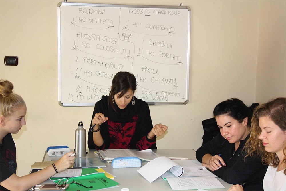 Studentesse di italiano con l'insegnante