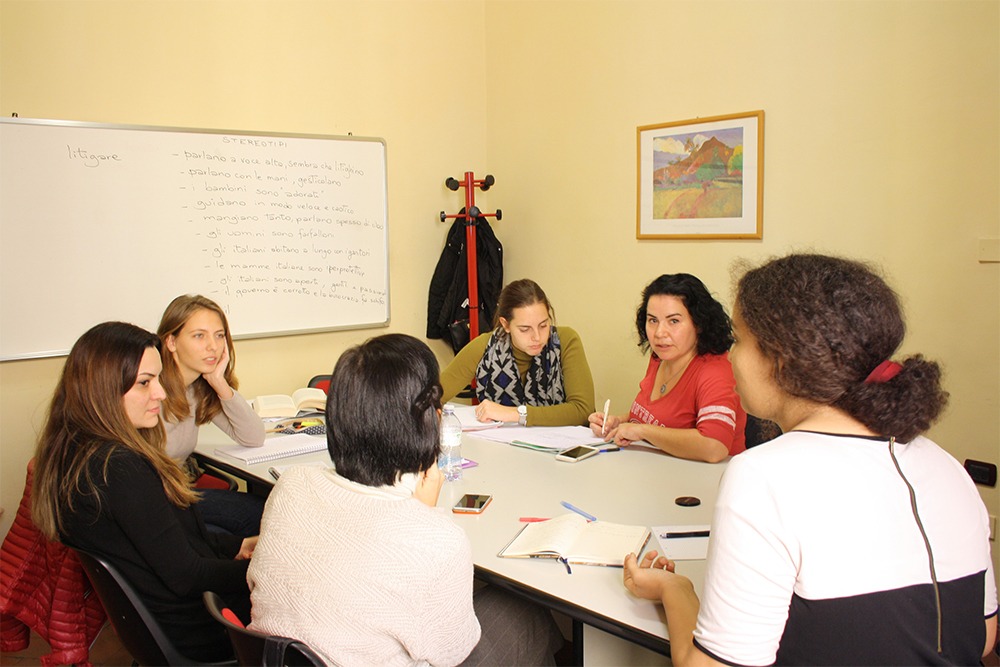 IMG_0883 Students talking in Italian in a class