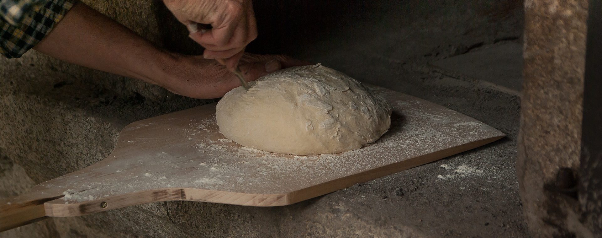 Man who prepares bread in an oven