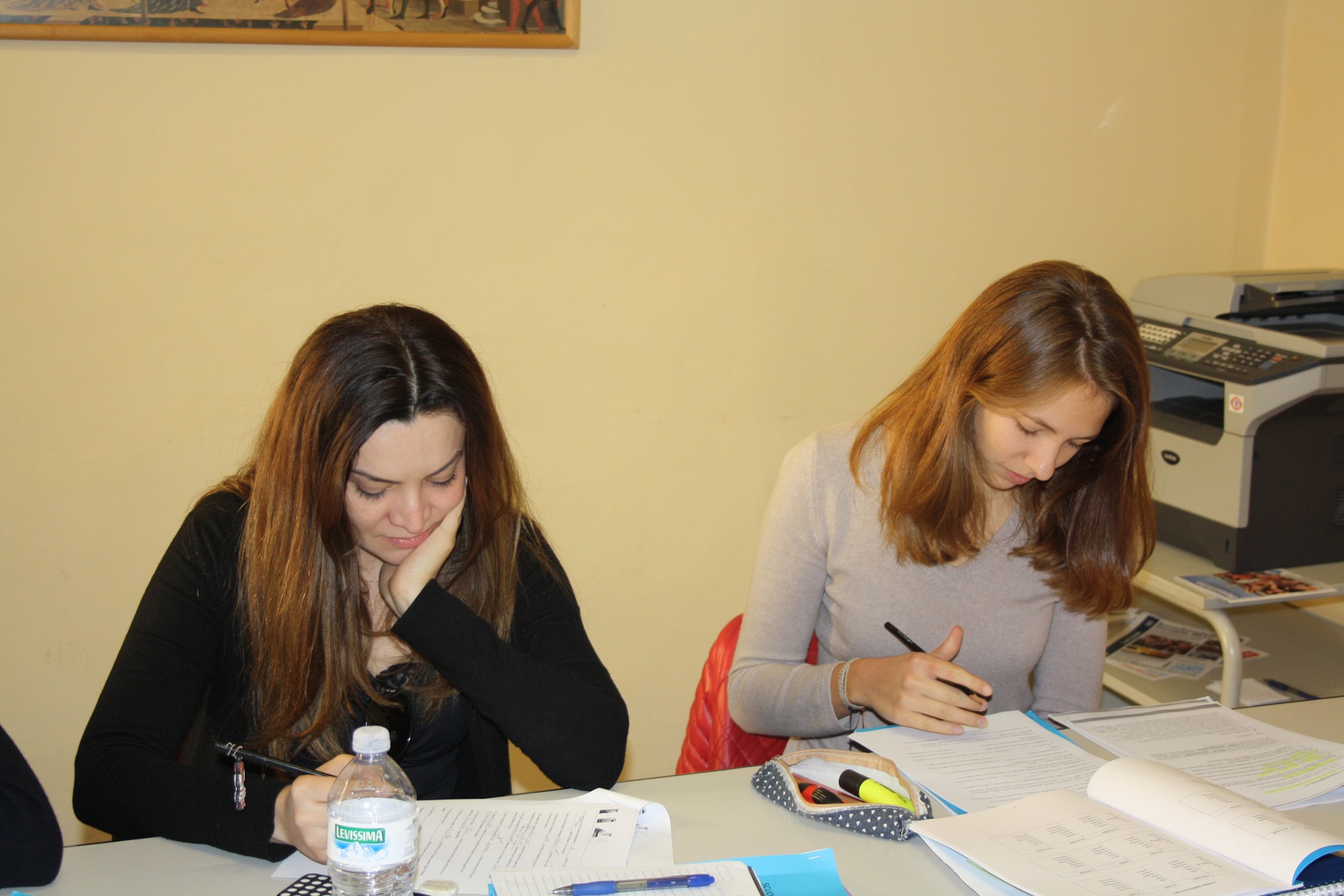 Studenti che studiano alla scuola Parola di Firenze