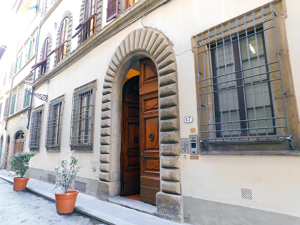 Entrada de la escuela de italiano Parola en Florencia