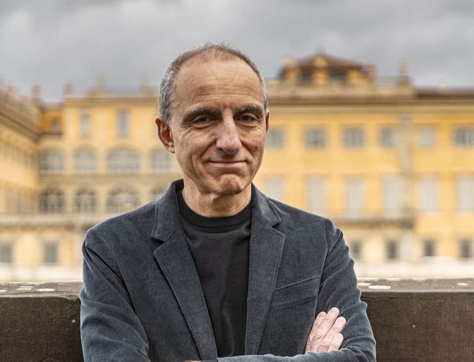 Lo scrittore e romanziere Valerio Aiolli
